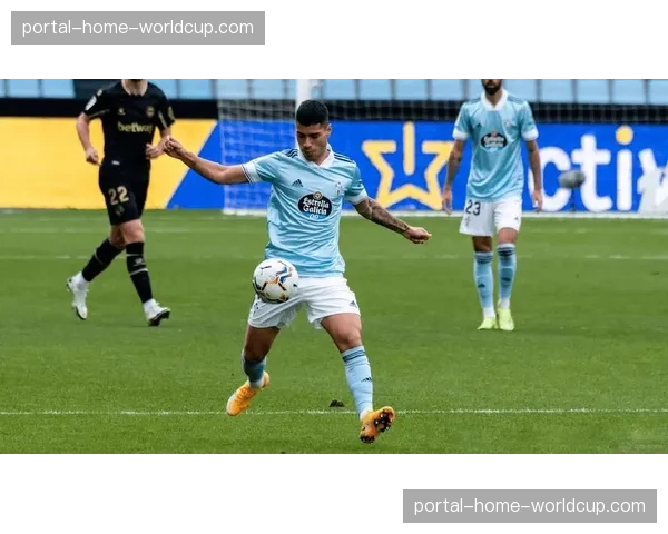 战术分析：贝蒂斯通过频繁的边后卫插上跑动，成功拉扯了塞尔塔的防守阵型